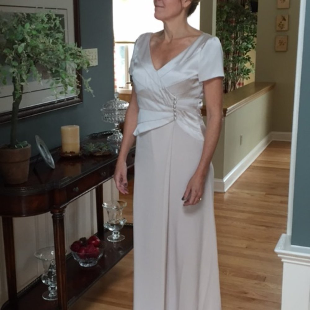 Mother of Bride Gown Montage by Mon Cheri Champagne NWOT 10